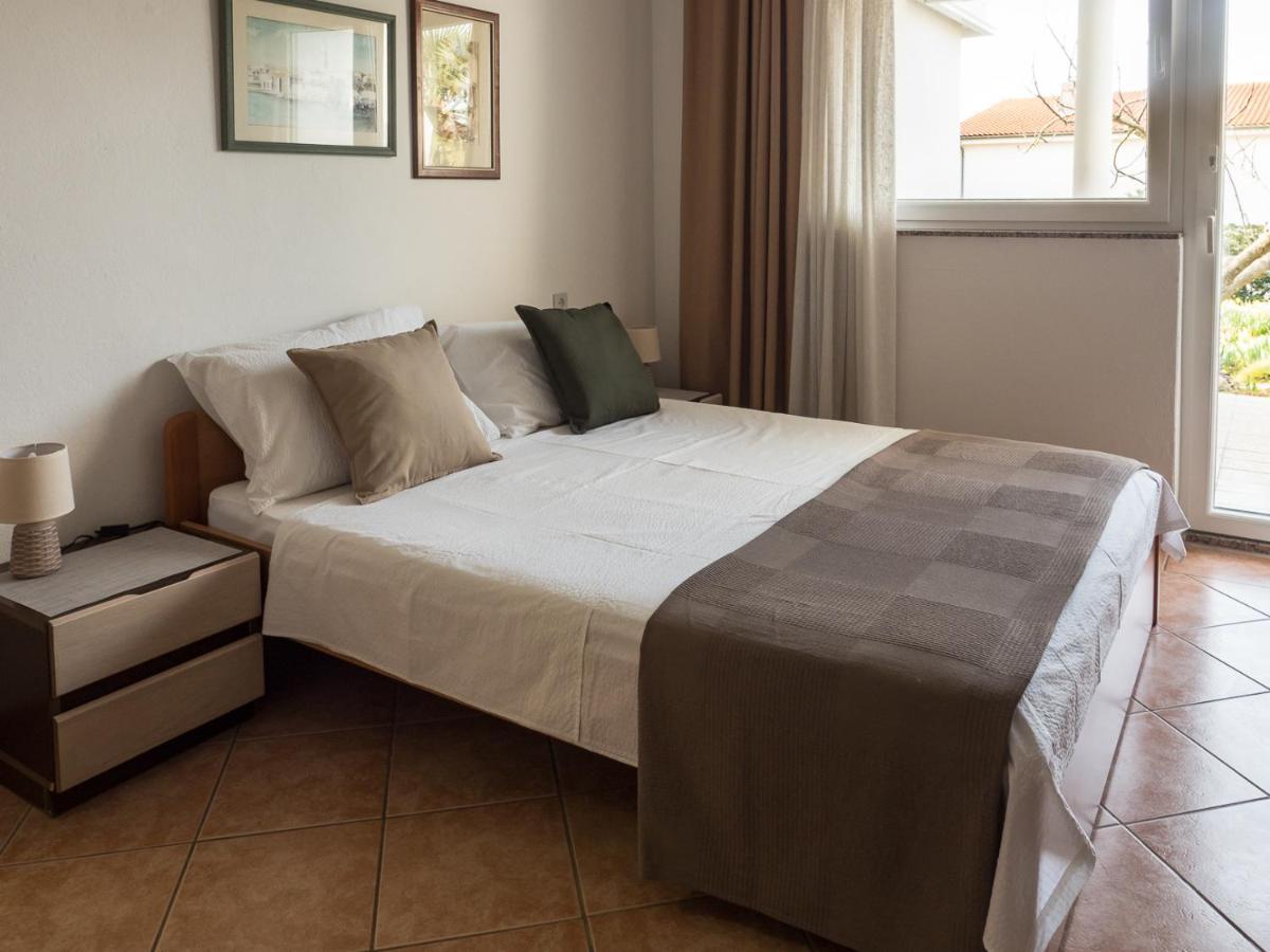 Apartments Summer Bloom Krk Town Bagian luar foto
